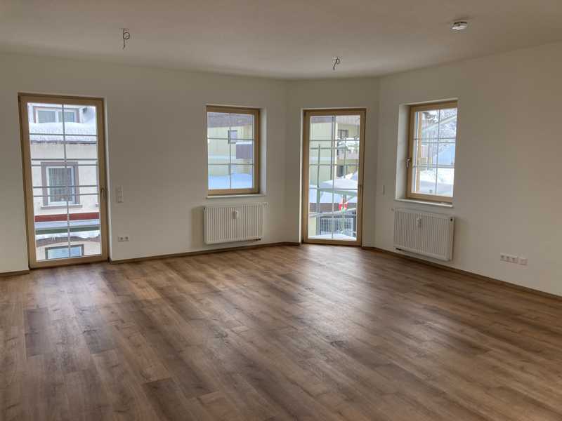                                                               Sehr sch&ouml;ne, gro&szlig;z&uuml;gige und helle Wohnung in Sch&ouml;nwald                                                       in Schönwald (Wunsiedel im Fichtelgebirge)