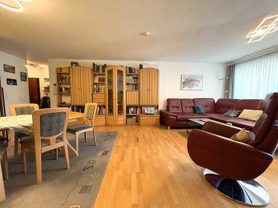 Ansprechende Terrassenwohnung mit 6 Zimmern in Waldrandnähe