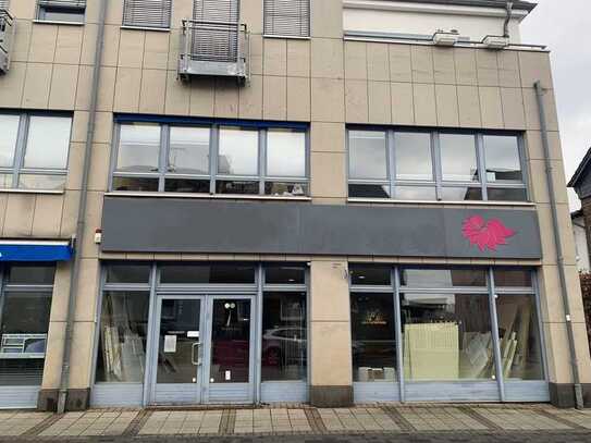 Bonn-Küdinghoven: Helle Verkaufs-, Büro- & Praxisfläche.