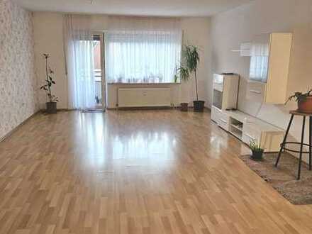 Großzügige 3 Zim.Wohnung mit Balkon !