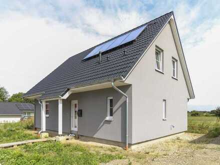 Katzensprung zur Ostsee: Neuwertiges Niedrigenergiehaus mit Sonnengarten und viel Komfort
