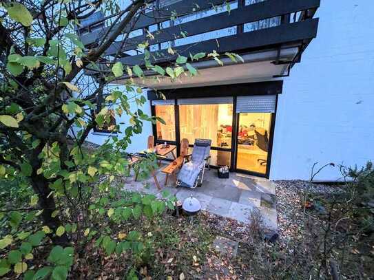 Charmante Souterrain-Wohnung mit Terrasse, Garage und Stellplatz in Knielingen