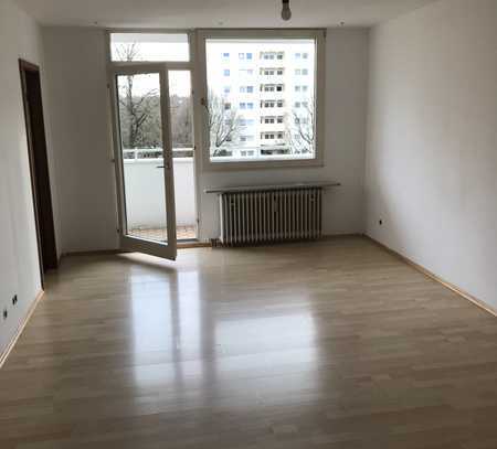 Geschmackvolle 1-Raum-Wohnung mit Balkon und EBK in Markt Schwaben