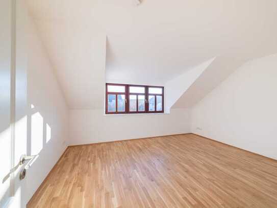 Wohnen im Denkmal "Hoheacht": 2-Zimmer-Dachgeschosswohnung mit gemütlichem Balkon - WE09