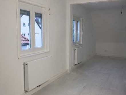 Frisch renovierte 2-Zimmer-Dachgeschosswohnung mit gehobener Innenausstattung in Stuttgart