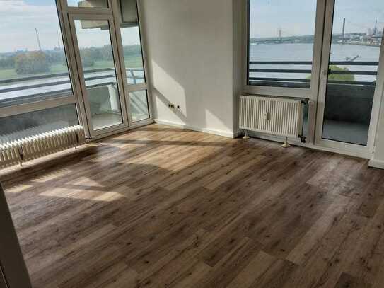 renovierte Büroflächen mit Ausblick auf den Rhein