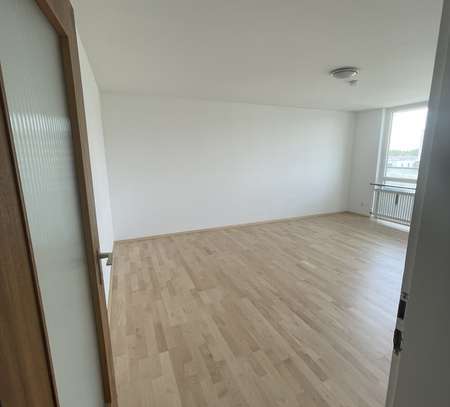 3-Zimmer-Wohnung mit Balkon, EBK inkl. absperrbarem Tiefgaragenstellplatz, Schwimmbad und Sauna