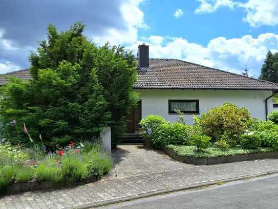 Freistehendes Einfamilienhaus mit Blick auf die Weinberge