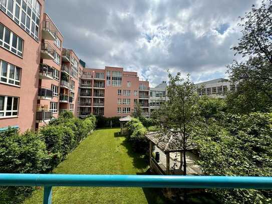 großzügig geschnittenes, modern renoviertes Apartment in zentraler Lage mit Blick ins Grüne!