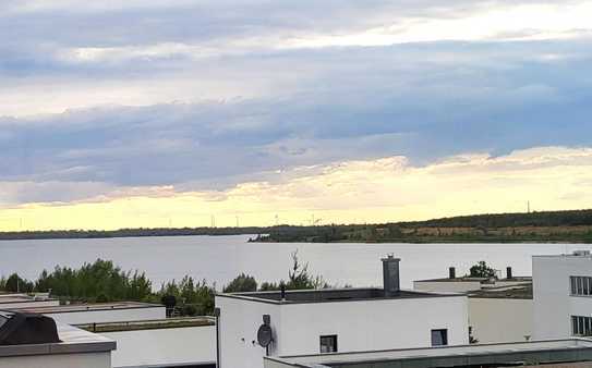 3-Raumwohnung mit tollem Seeblick, EBK, Balkon, Tiefgaragenstellplatz - Erstbezug am Kap Zwenkau!