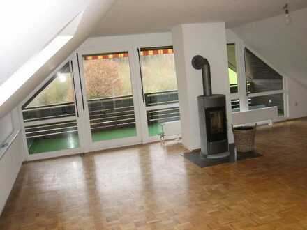 Schöne, helle 2-Zimmer-DG-Wohnung mit Balkon in Veitsbronn/Raindorf