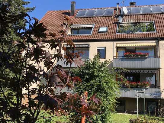 idyllische 4,5 Zimmer­ Wohnung (inkl. Garage, Garten und Hobby­ Raum) sucht nette Familie