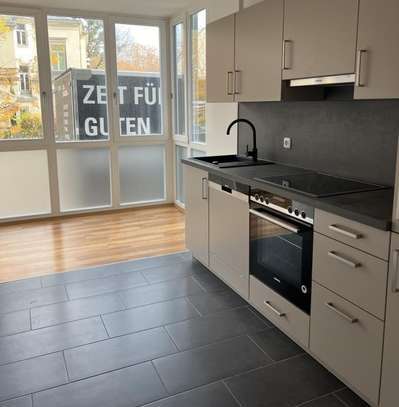 Perfekte Wohnung mit EBK, Fußbodenheizung und Wintergarten! Nah zur Uni!