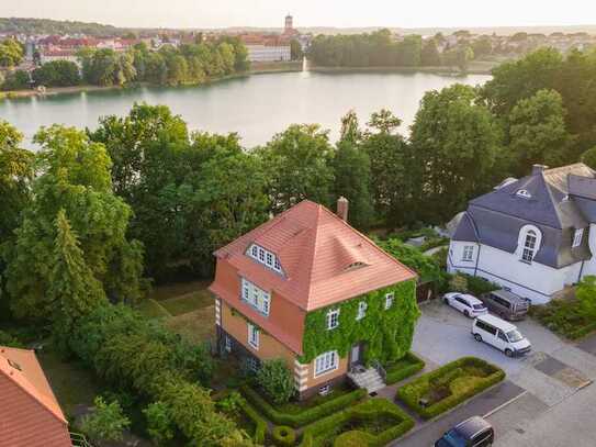 Mehrgenerationenhaus - Historische Altbauvilla aus 1928 in direkter Seelage.