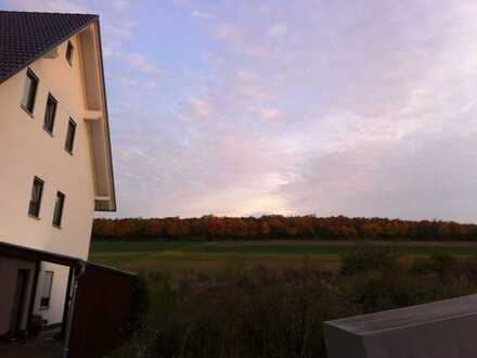 Luxus Etagenwohnung mit super Einbauküche und Sonnenbalkon am Feldrand