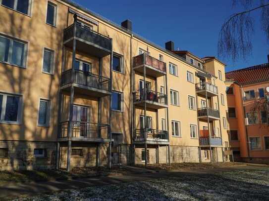 4-Zimmer-Wohnung mit Balkon zu vermieten!