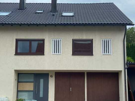 Helle 5,5-Zi-Maisonette-Whg//Haus im Haus//DHH in Frickenhausen mit EBK u. Terrasse