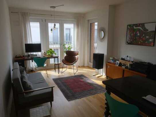 Exklusive 2-Zimmer-Penthouse-Wohnung mit gehobener Innenausstattung mit Einbauküche in Frankfurt