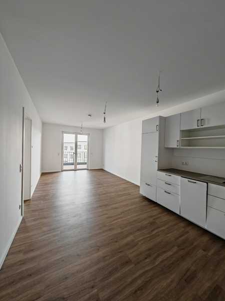 ERSTBEZUG: 2-Zi mit EBK und Balkon