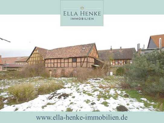 Historischer Fachwerk-Resthof zum Sanieren auf großem Grundstück mit Wohnhaus, Scheune + Garten.