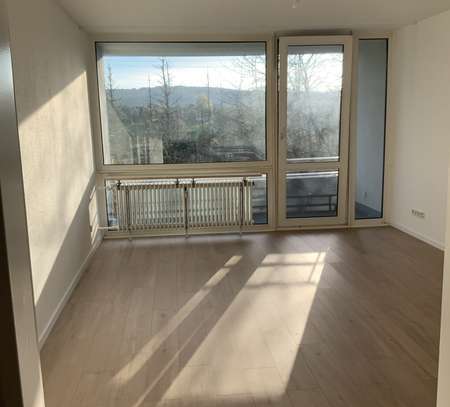 Erstbezug nach Sanierung mit Balkon und Einbauküche: Attraktive 1,5-Zimmer-Wohnung