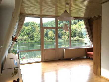 2-Zimmer-DG-Wohnung mit Balkon, wunderschönem Ausblick auf den Neckar und EBK in Neckargem