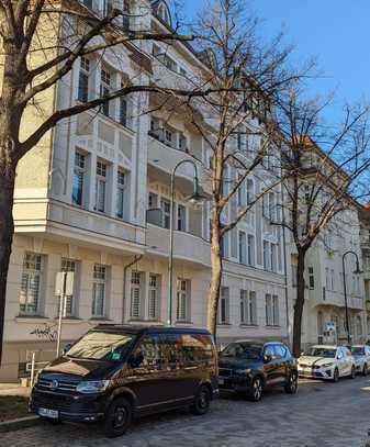 Freundliche 2-Raum-Wohnung mit Balkon nahe Hasselbachplatz sucht neue Mieter!