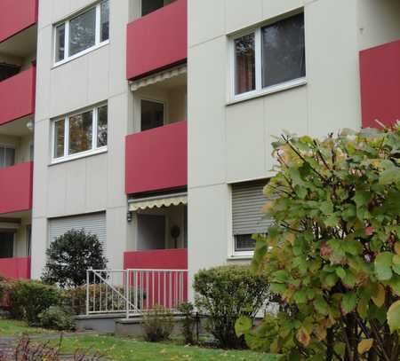 Gut geschnittene 2-Zimmer-Wohnung mit Südbalkon u. Einzelgarage in ruhiger Wohnlage von Porz-Urbach