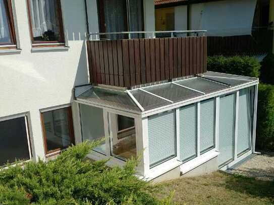 Sehr schöne, modernisierte 2-Zimmer-Erdgeschoß-Wohnung mit Wintergartenanbau, Sauna und Garage