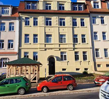 Ansprechende und vollständig renovierte 2,5-Zimmer-Wohnung mit Balkon und Einbauküche in Bautzen