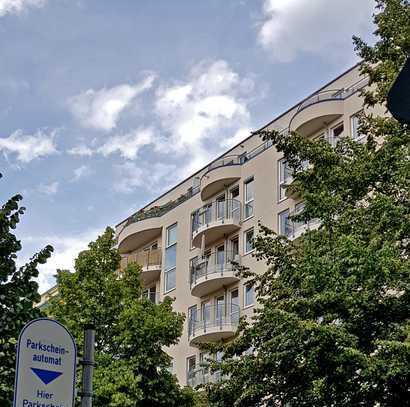 DIE GELEGENHEIT FÜR KAPITALANLEGER - EINE PENTHOUSE-WOHNUNG IN PRENZLAUER BERG MIT TG-STELLPLATZ