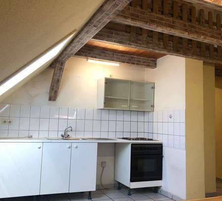 Helle möblierte 2,5 Zimmer Dachgeschosswohnung