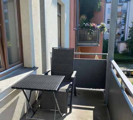 Gut geschnittene 3 Zimmer Wohnung mit Balkon und Stellplatz