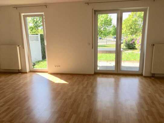 Neuwertige 3-Zimmer-Hochparterre-Wohnung mit Balkon und EBK in Stuttgart