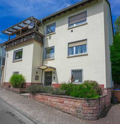 Freistehendes 1-2 Familienhaus mit mit Doppelgarage, 2 Terrassen, & Garten! **RESERVIERT**