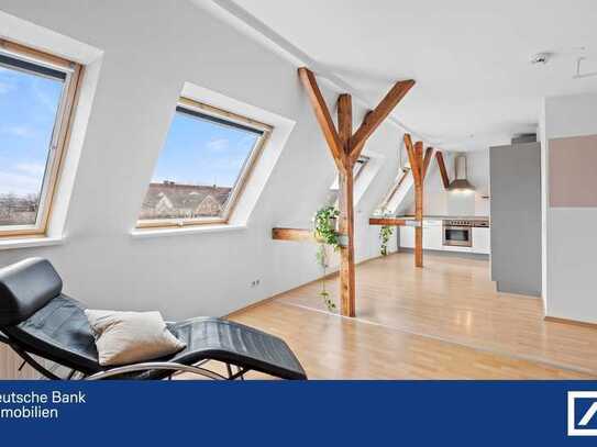 Wohnen im Herzen von Eimsbüttel: Großzügige 2-Zimmer-Wohnung mit Loftcharakter und Freisitz