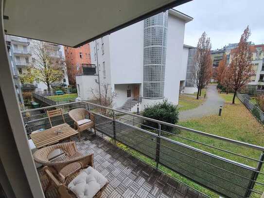 Gepflegte 2-Raum-Wohnung mit Balkon und Einbauküche in Stuttgart