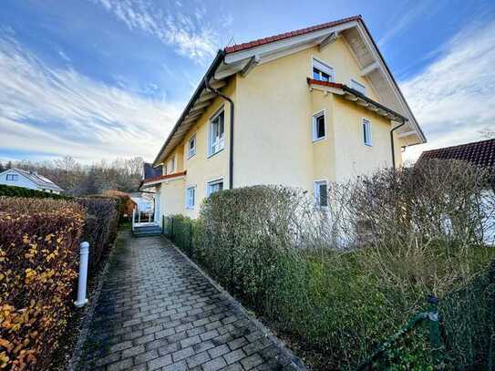 3 Zimmerwohnung mit 2 Bädern, Einbauküche, schönem Südwest-Balkon und XL-Keller in ruhiger Lage