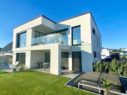 NEU: Puristisch-elegante Bauhaus-Villa in hochwertiger Bauweise mit großem Südgarten
