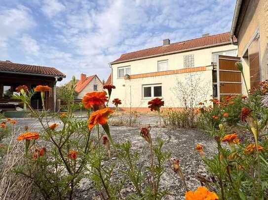 Landleben pur: Einfamilienhaus mit Stallungen, Garten und großem Grundstück in Schköna