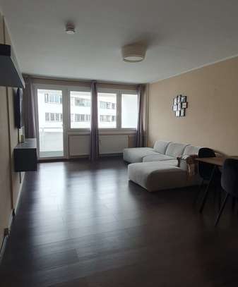 Nollendorfplatz: Geschmackvolle 2-Zimmer-Wohnung mit Balkon und Einbauküche.