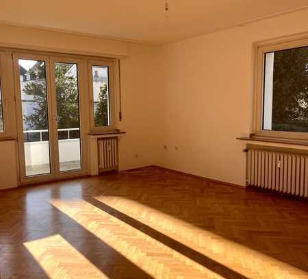 So schön: Zwei-Zimmer-Wohnung mit Einbauküche und Balkon in Grafenberg