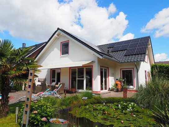 Freistehendes A++ Einfamilienhaus nebst große Garage und Schwimmbad