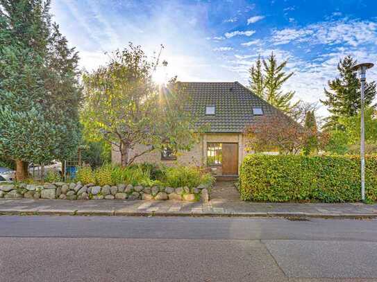 Raum für Visionen: Einfamilienhaus in Stadtnähe 250 qm Wohn-/Nutzfl., mit Gartenidylle!