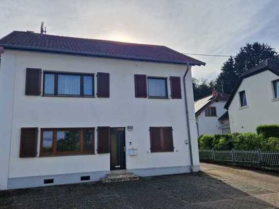 2-Familienhaus mit 3 Garagen & großer Halle / Büro & Waldgrundstück