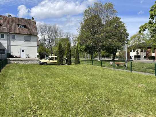 Reihenendhaus auf großem Eigentumsgrundstück