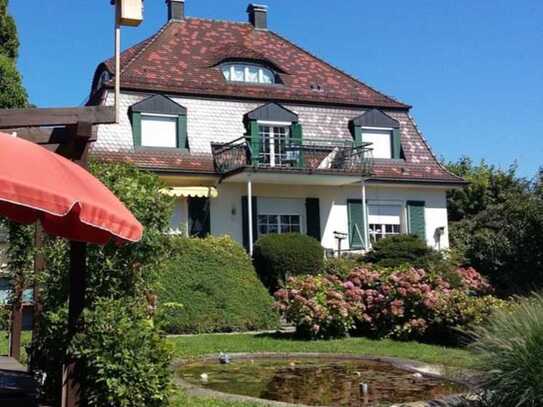 Exklusive 4-Zimmer-Hochparterre-Wohnung mit Seesicht, geh. Innenausstattung, Terrasse und EBK