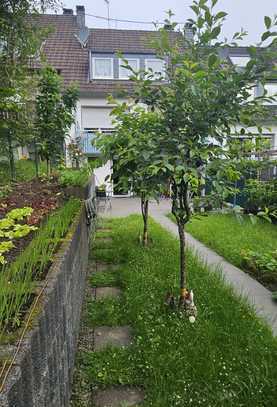 Reihenmittelhaus mit vielen Zimmern und großem Garten