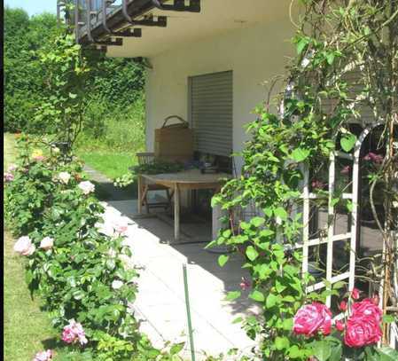 Großzügige Stadt-Wohnung mit Terrasse und Garten