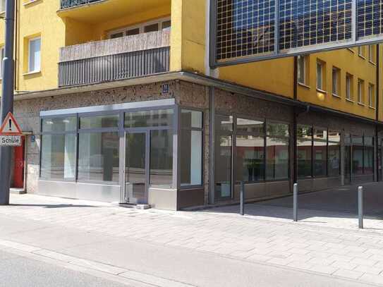 Zentrale, moderne Ladenfläche an der Grillparzerstraße zu vermieten